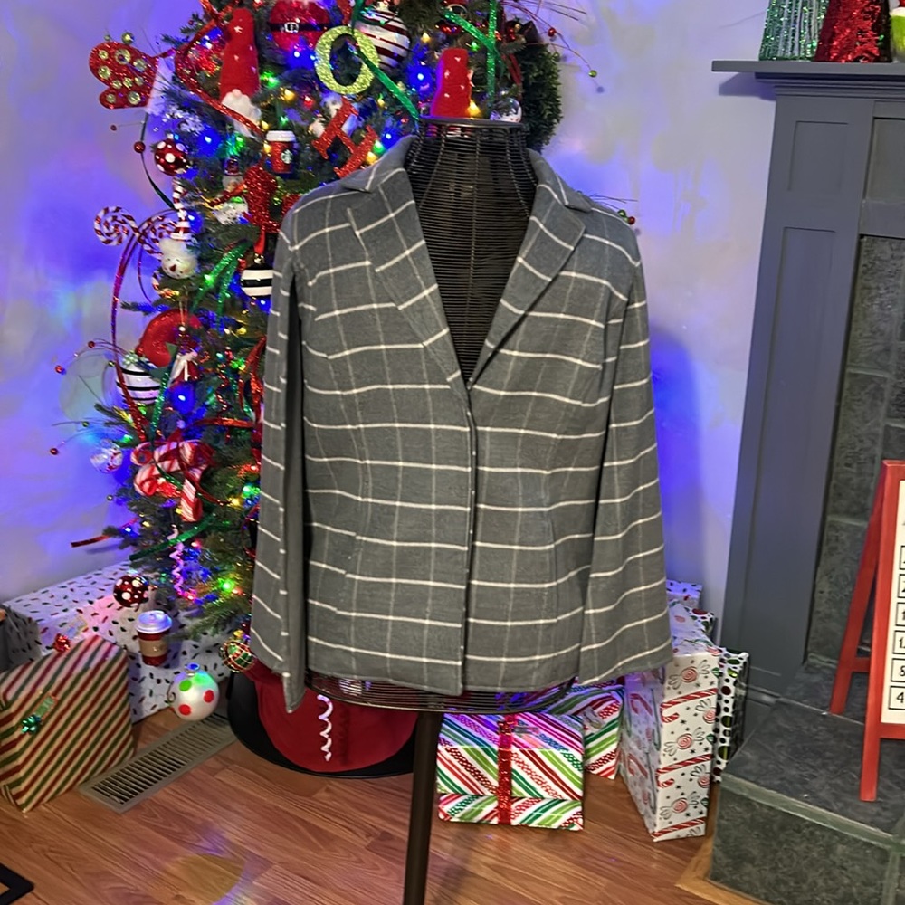 Chicos - Picture 3 of 4